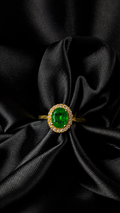 Anillo con esmeralda y diamantes